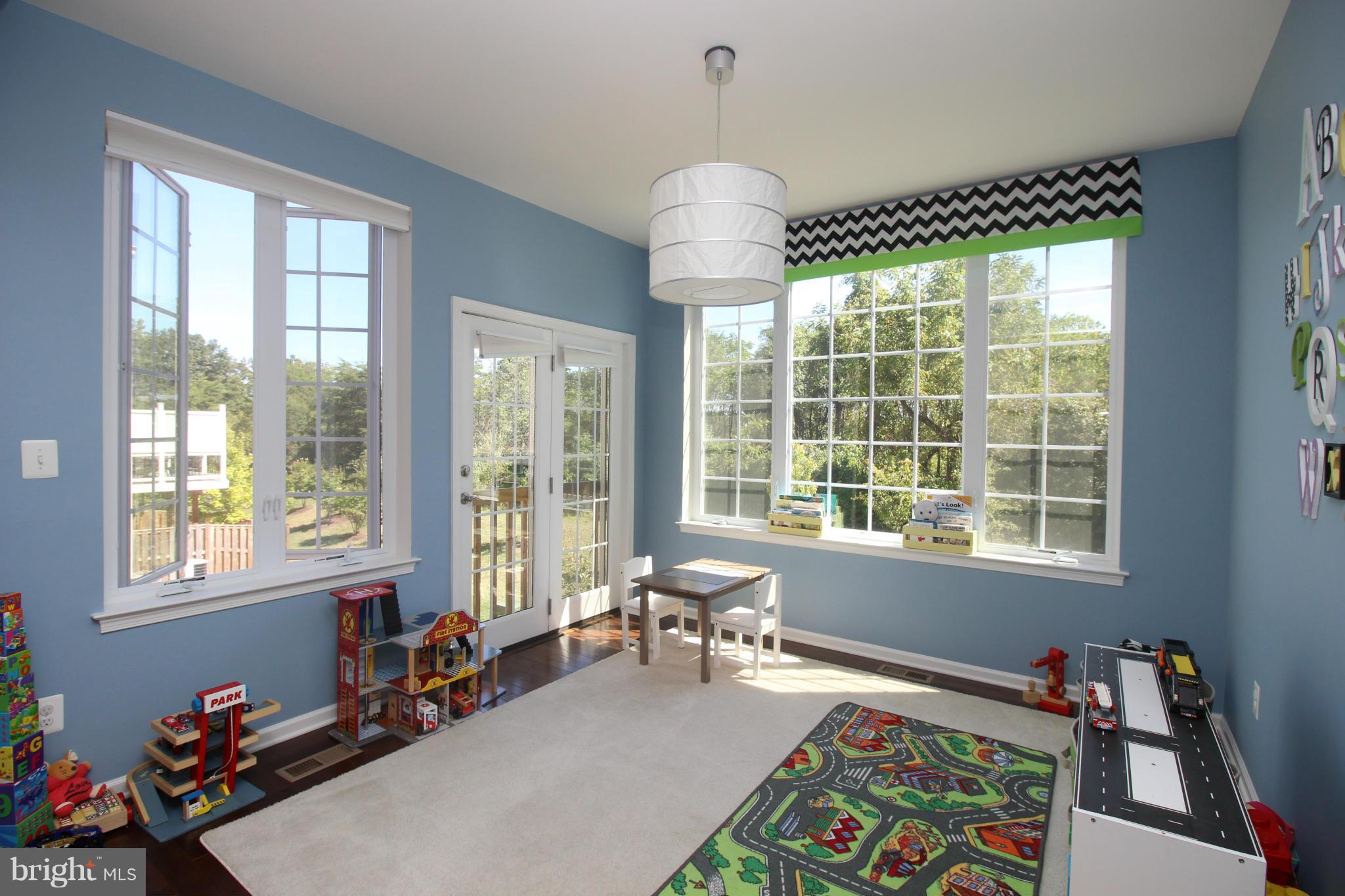 SOUTH RIDING - Residential