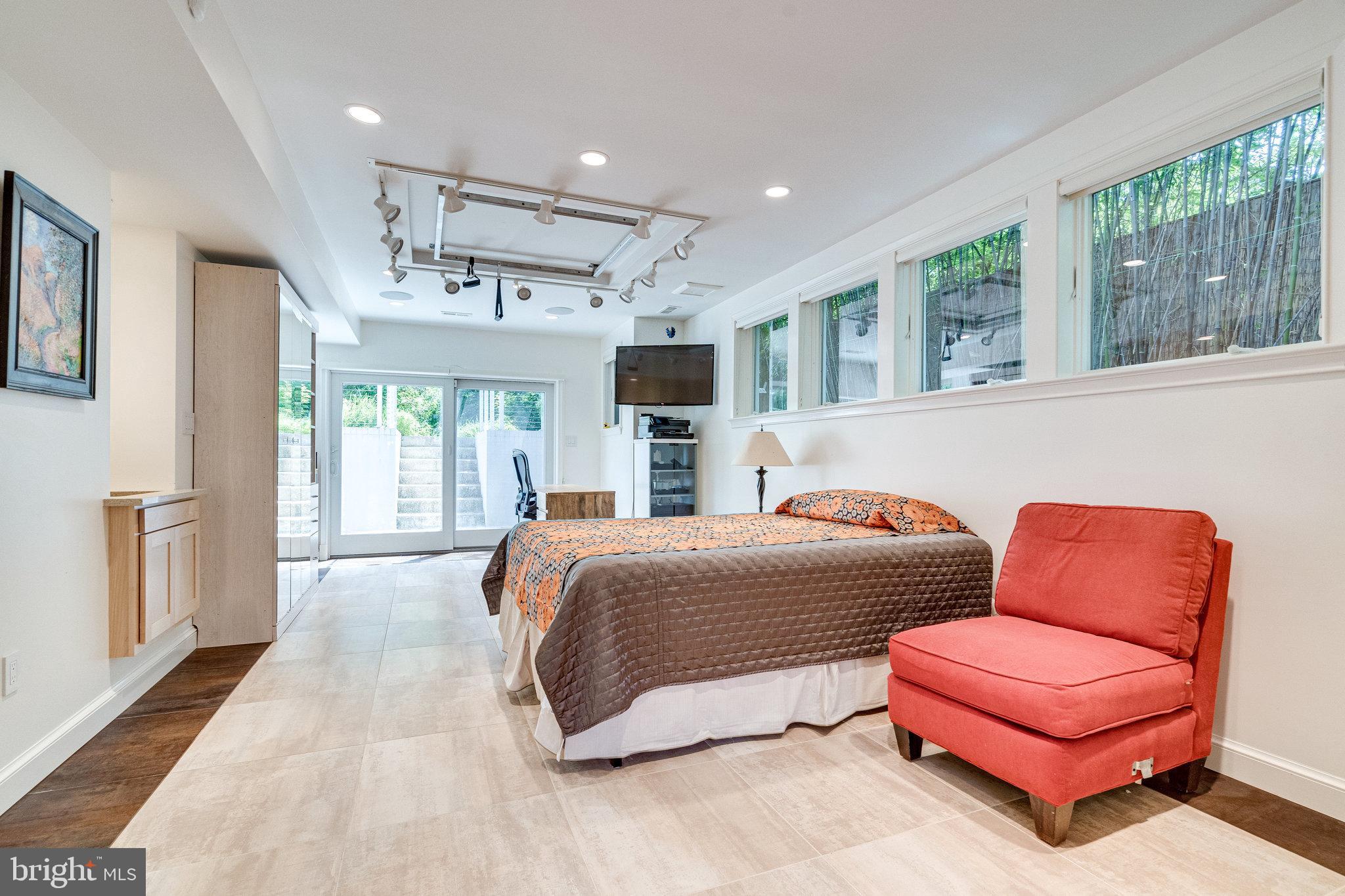 CHAPEL HILL - Residential