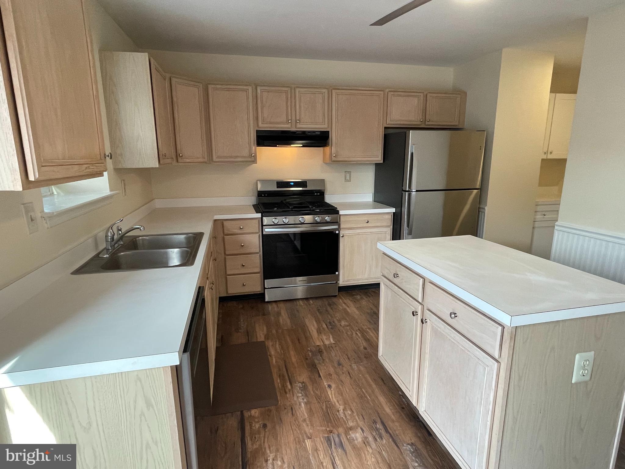 CHERRY TREE KNOLL - Residential Lease