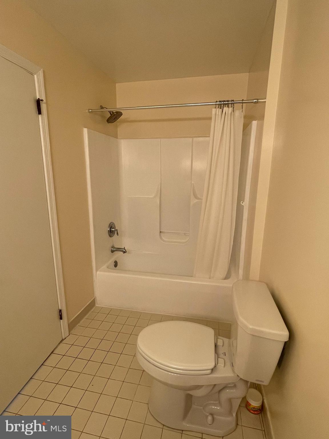 CHERRY TREE KNOLL - Residential Lease