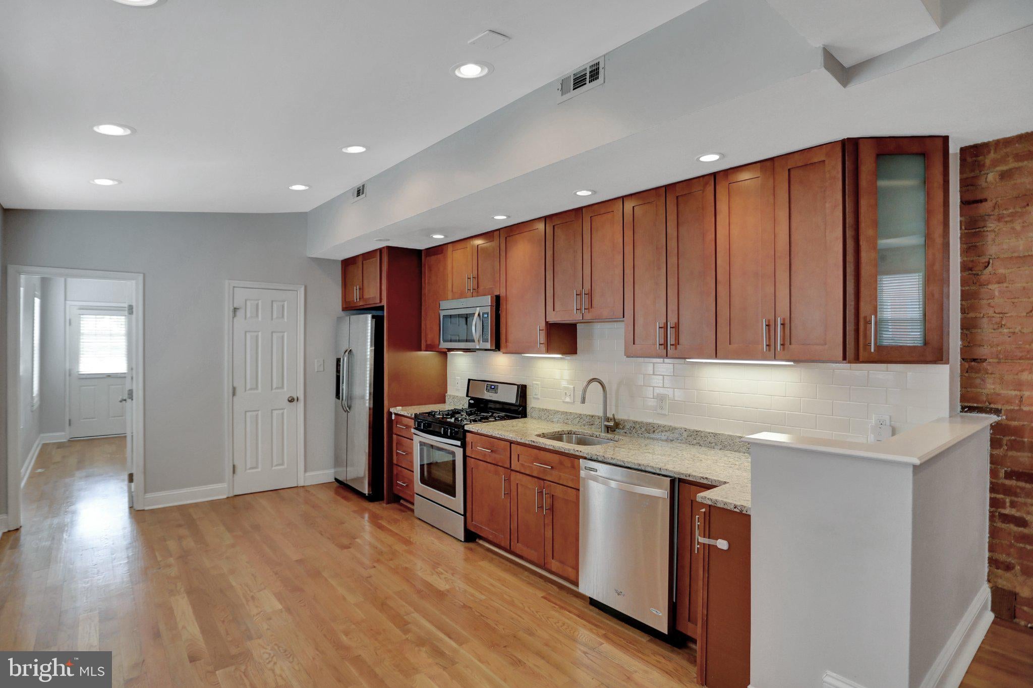 2127 E LOMBARD STREET E 2