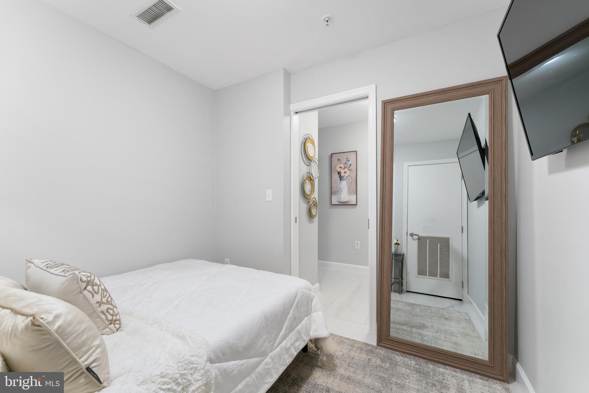 ONE NATIONAL HARBOR CONDOMINIUM - Residential Lease