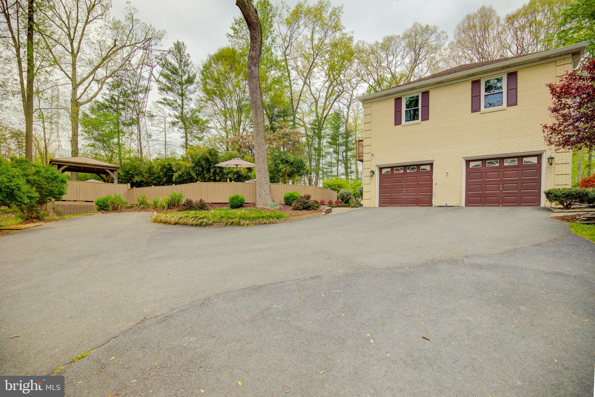 HAMPTON WOODS WEST - Residential