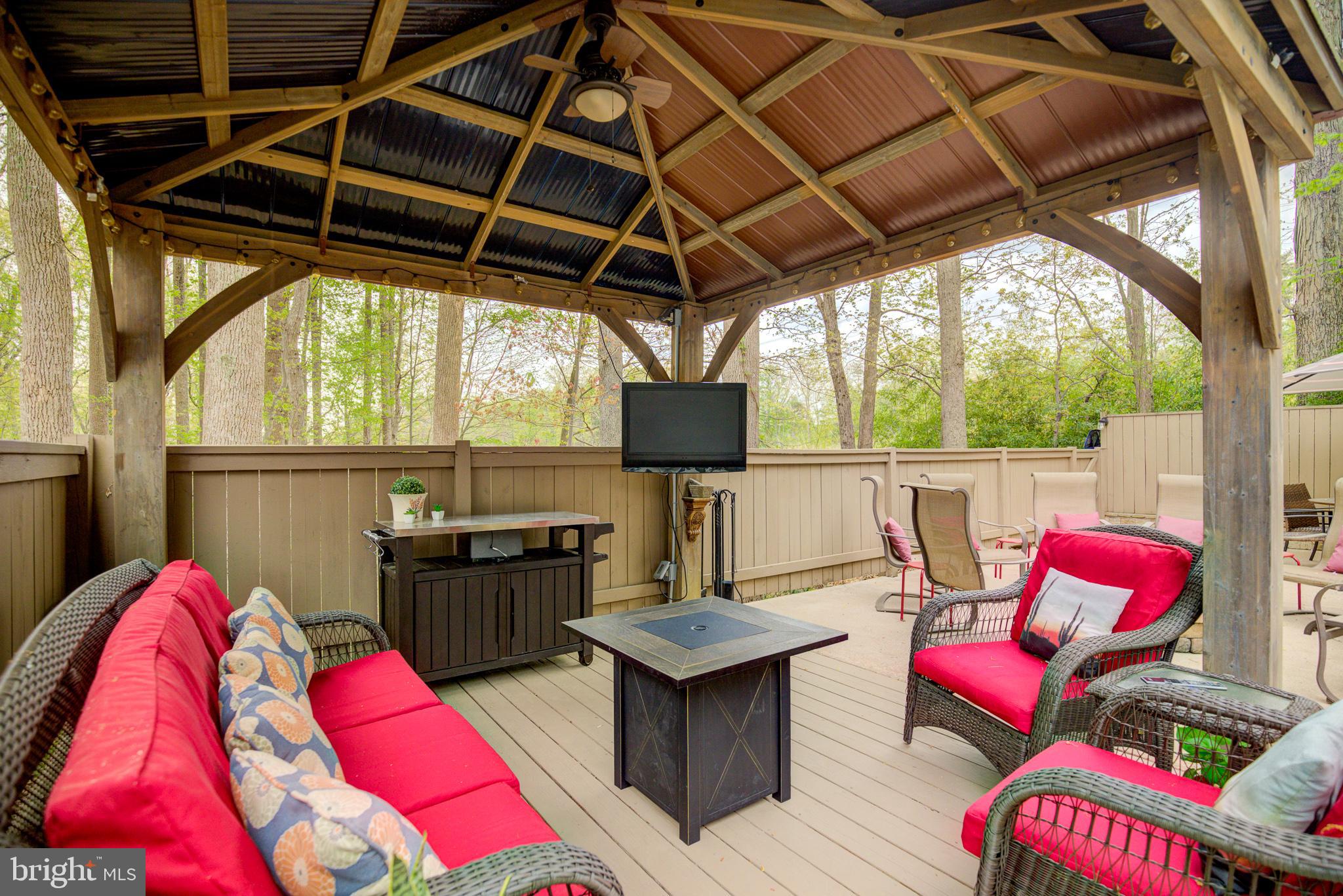 HAMPTON WOODS WEST - Residential