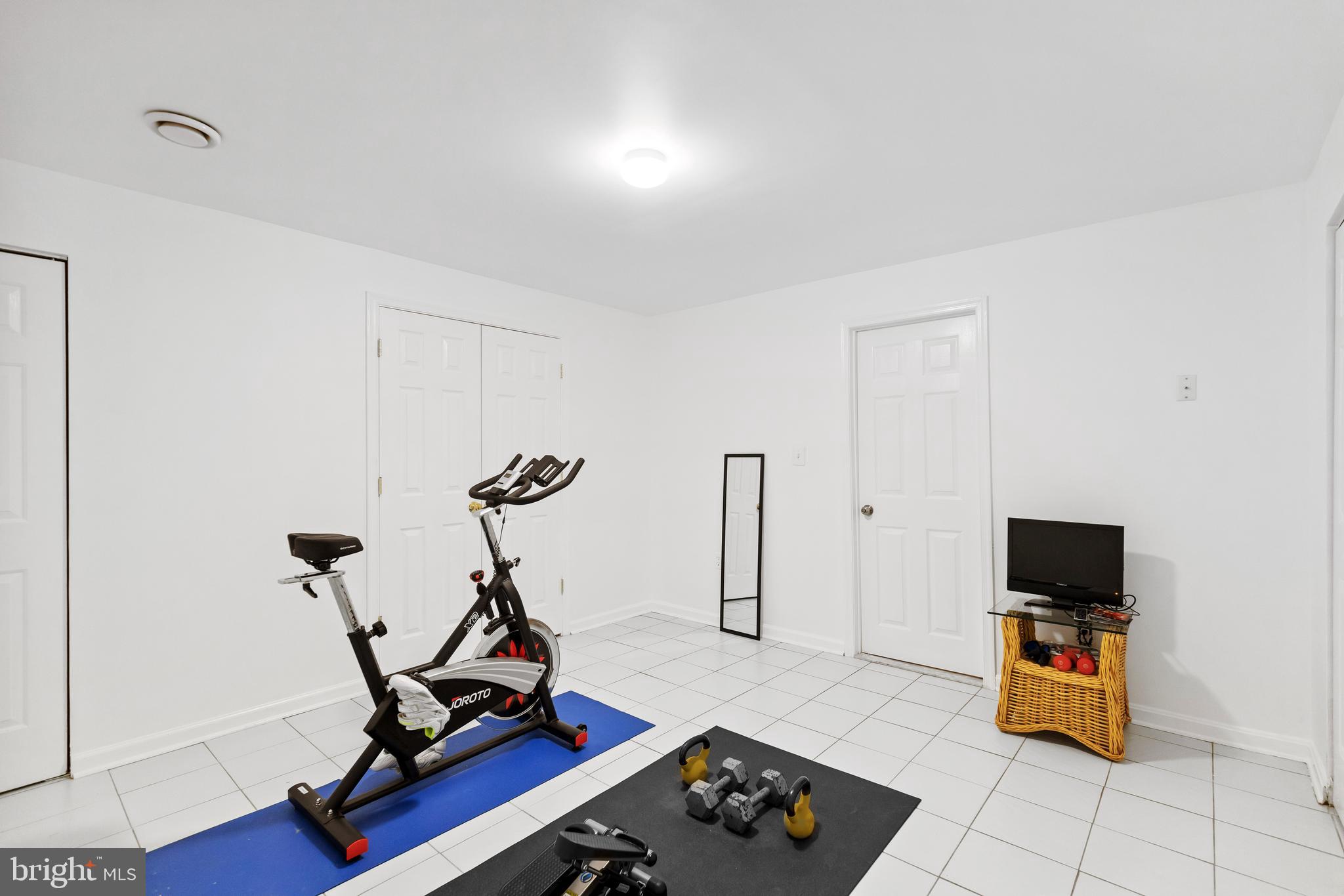 HAMPTON WOODS WEST - Residential