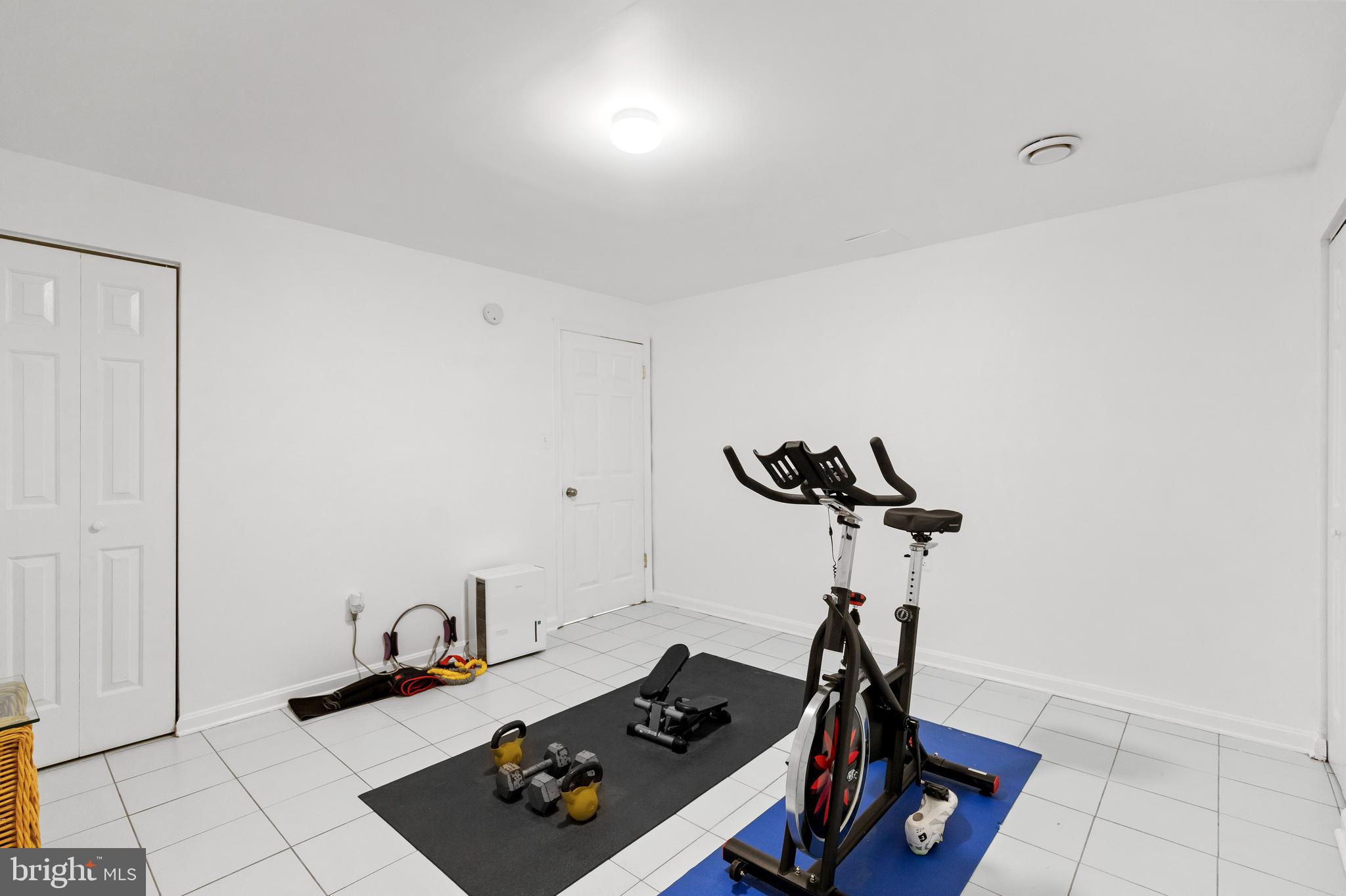 HAMPTON WOODS WEST - Residential