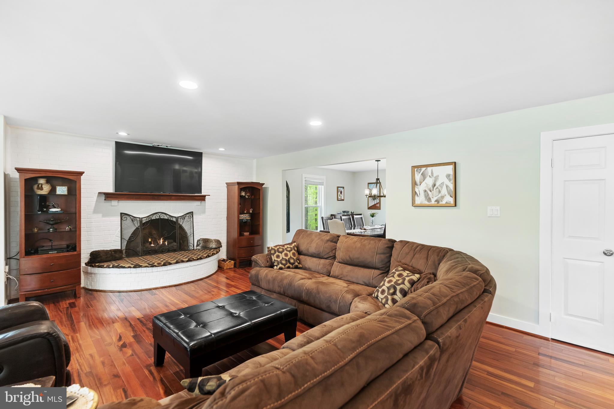 HAMPTON WOODS WEST - Residential