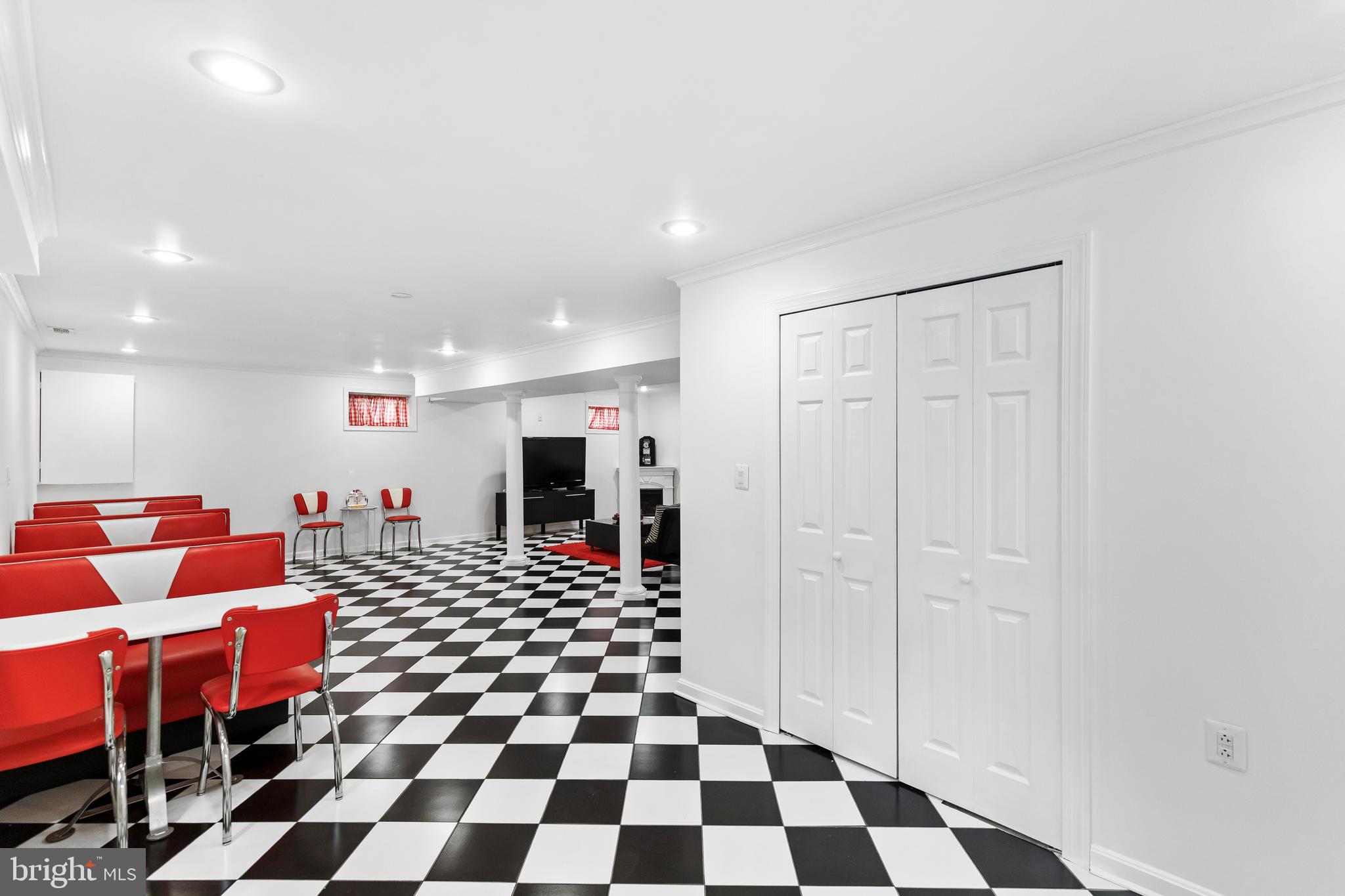 HAMPTON WOODS WEST - Residential