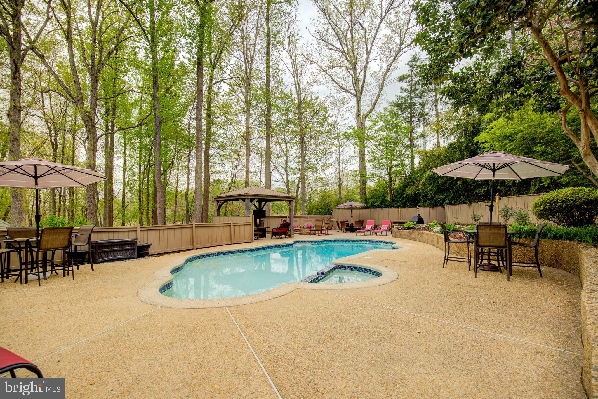 HAMPTON WOODS WEST - Residential