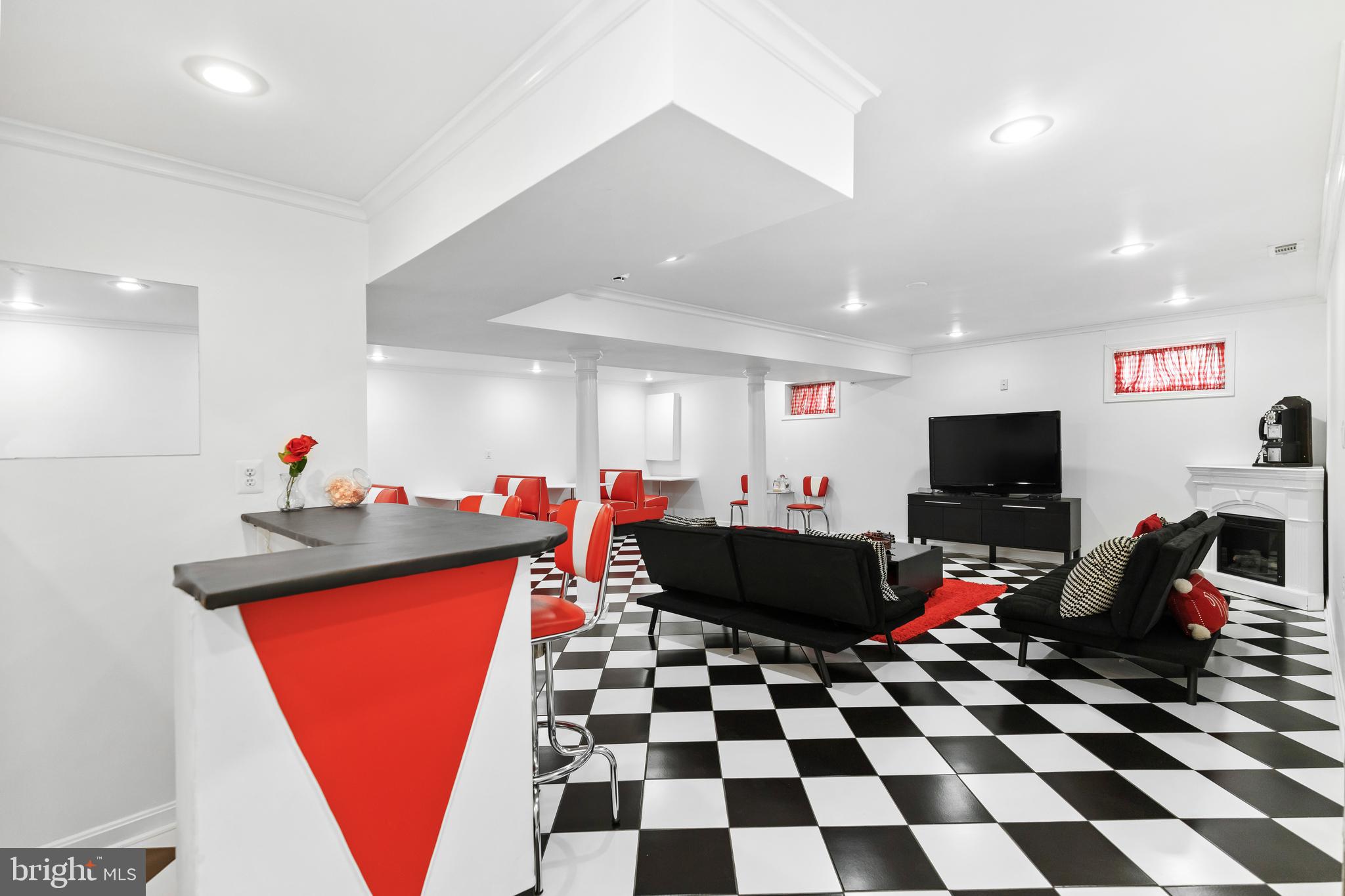 HAMPTON WOODS WEST - Residential