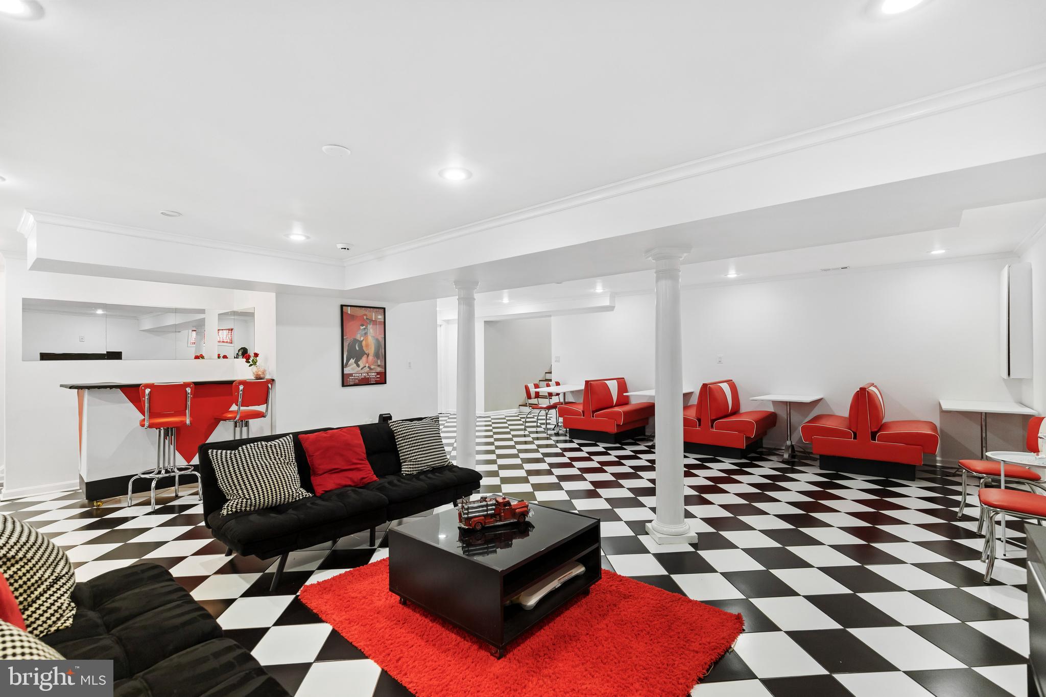 HAMPTON WOODS WEST - Residential