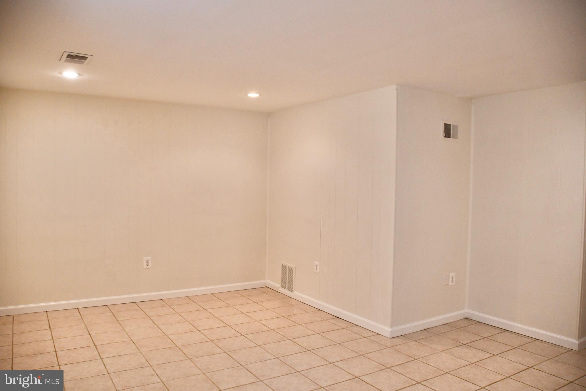 THOUSAND OAKS - Residential Lease