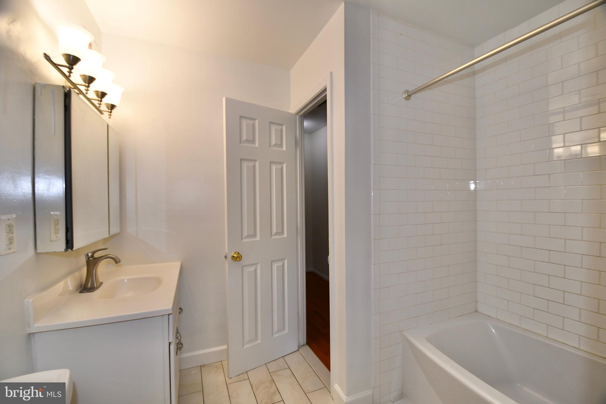 THOUSAND OAKS - Residential Lease