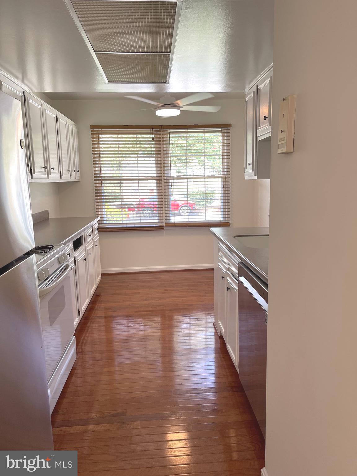 THOUSAND OAKS - Residential Lease