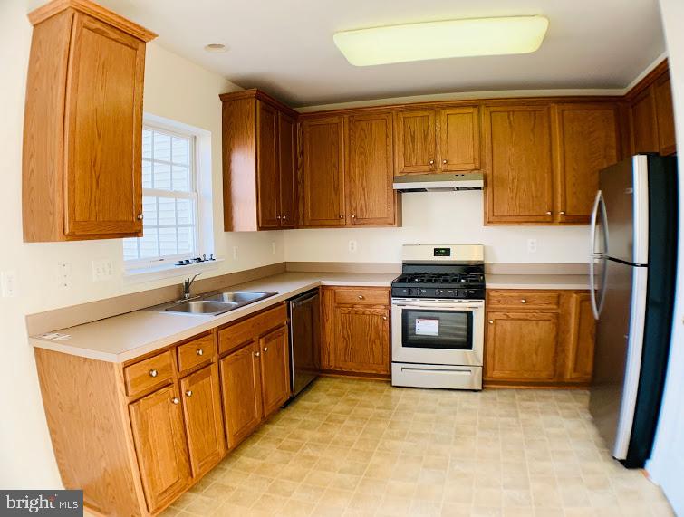 AZALEA WOODS - Residential Lease