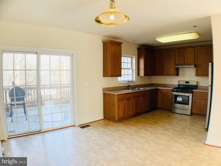 AZALEA WOODS - Residential Lease