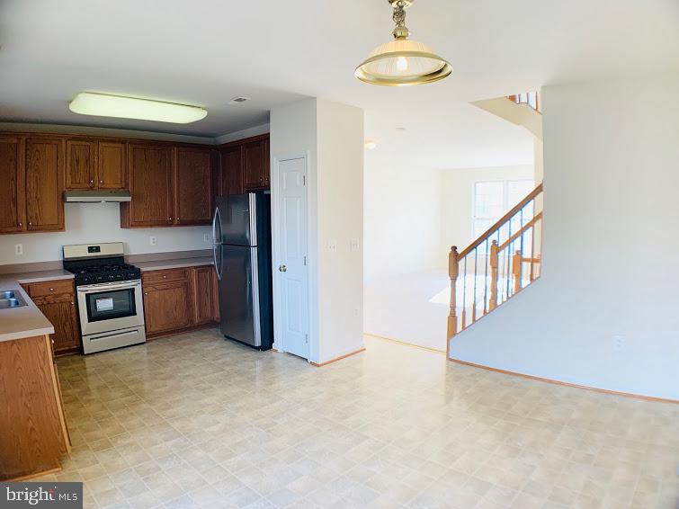 AZALEA WOODS - Residential Lease