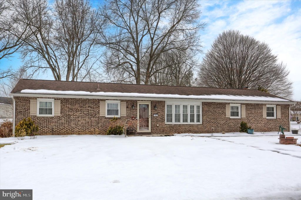 Photo of 102 Fairway Dr, MECHANICSBURG, PA 17055 (MLS # PACB2050804)