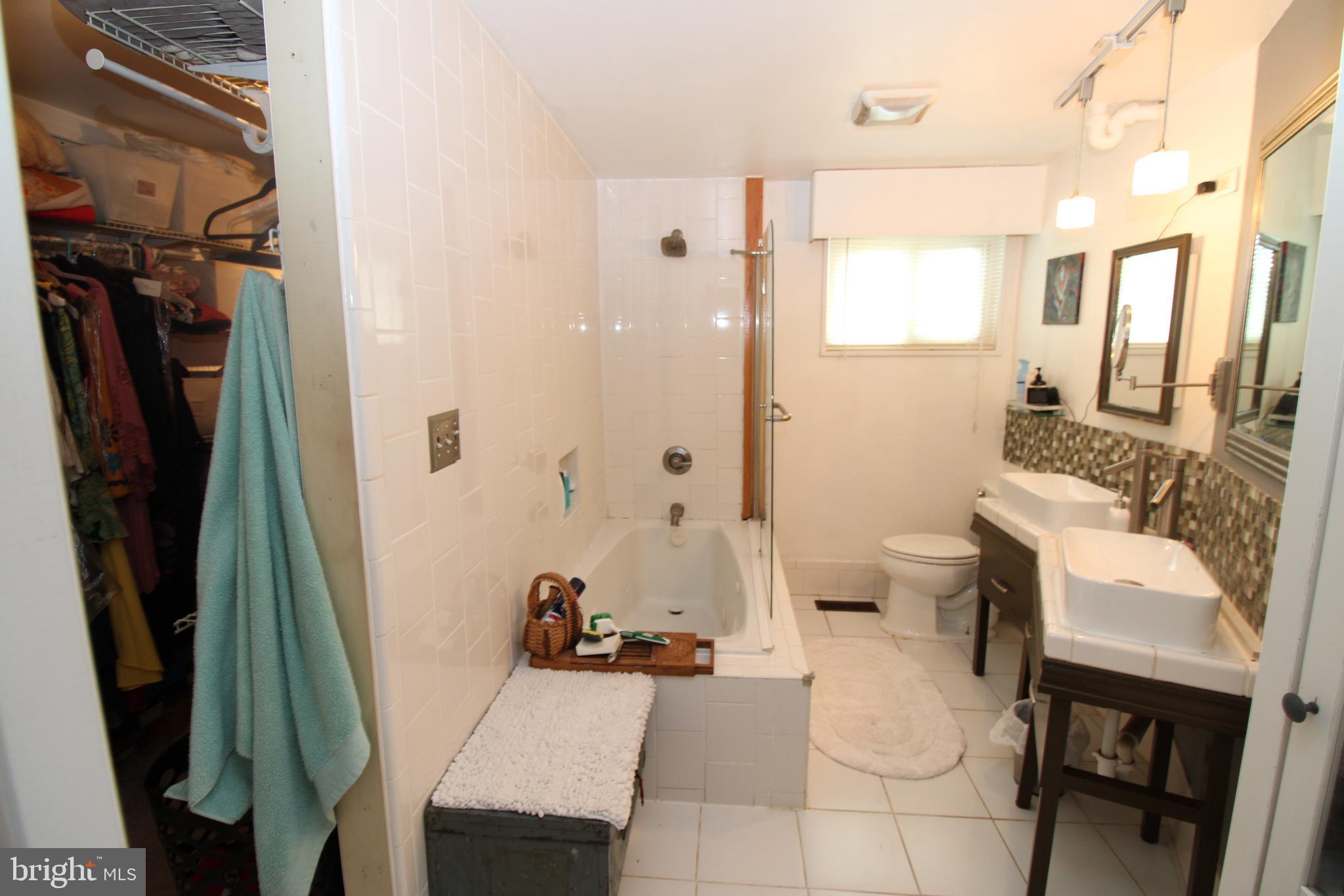 GREENWOOD KNOLLS - Residential
