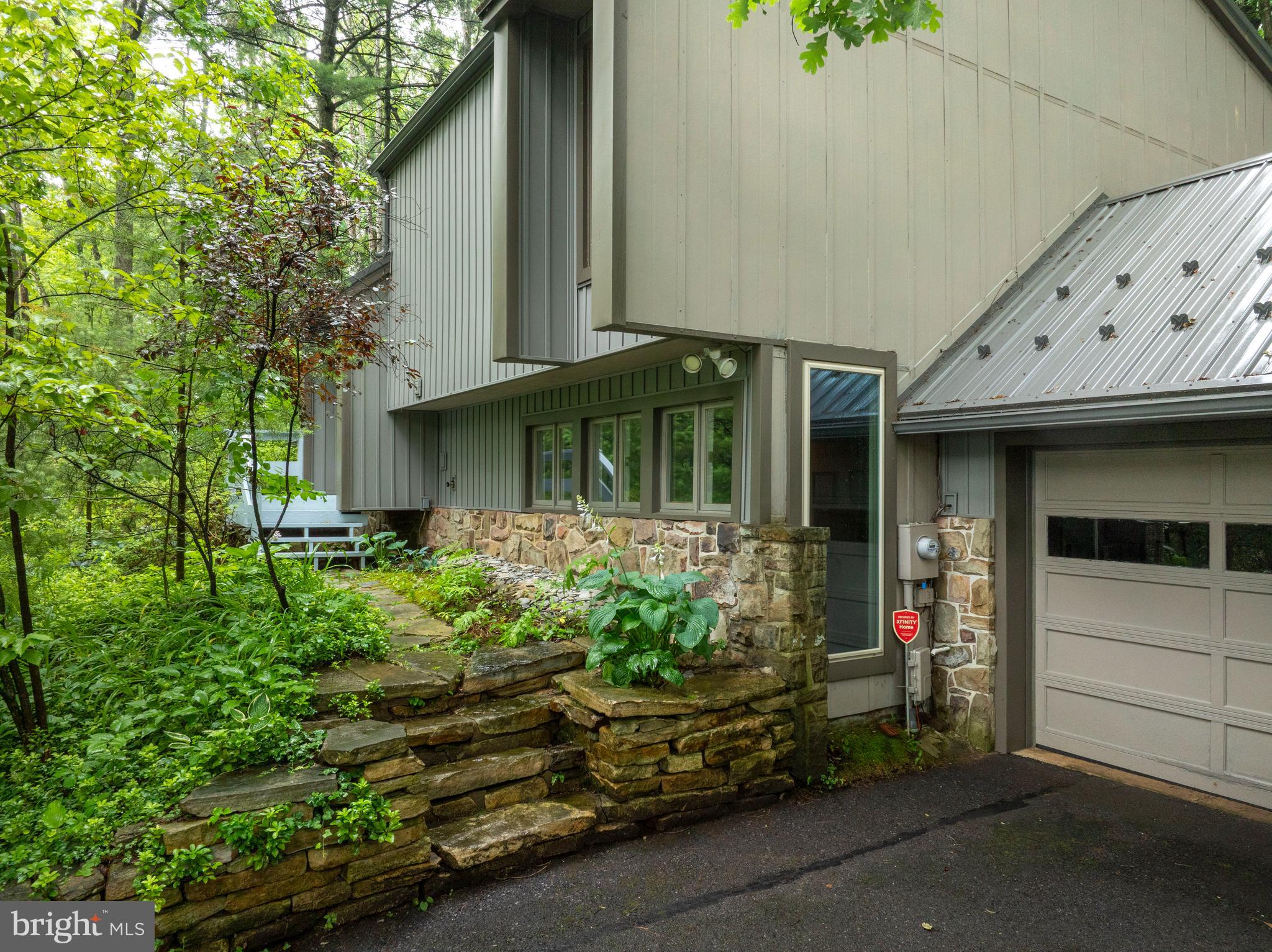 17 COVENTRY LANE