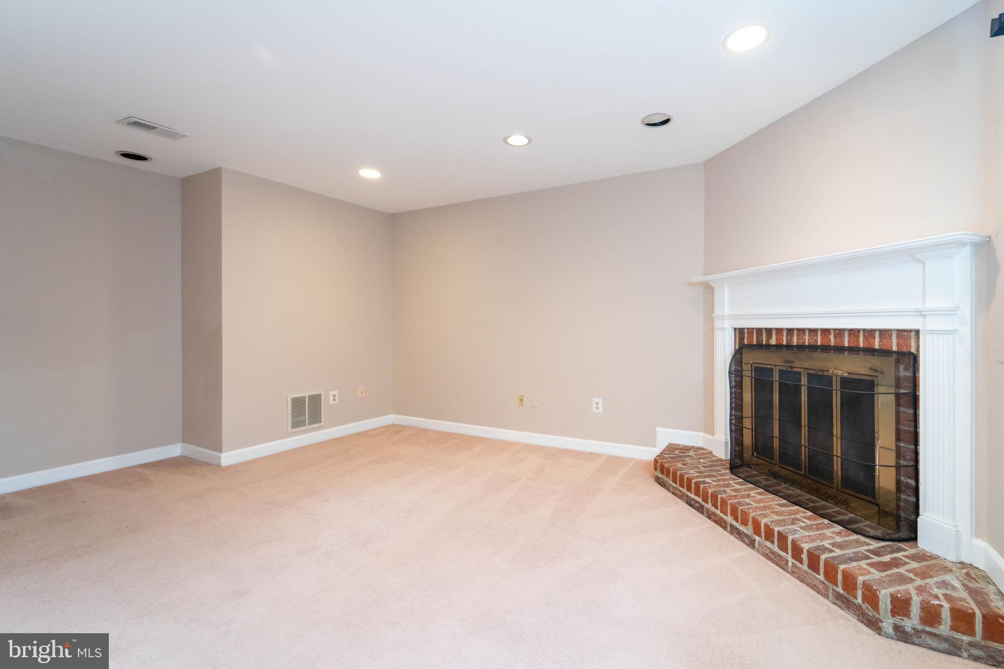 WOODFIELD ESTATES - Residential Lease