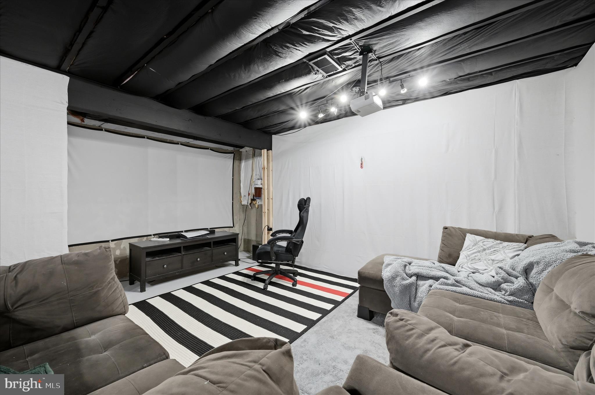 LAKE HOLIDAY ESTATES - Residential