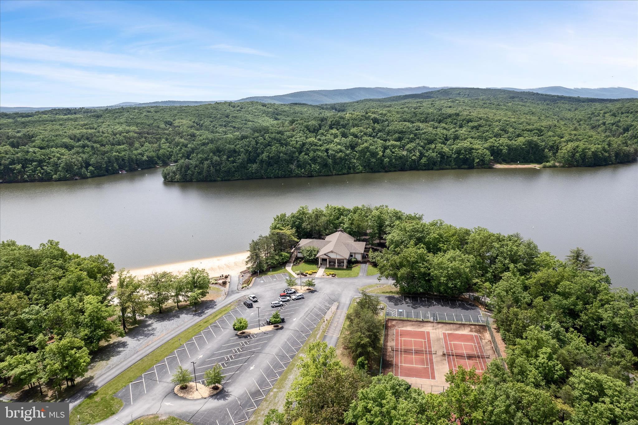 LAKE HOLIDAY ESTATES - Residential