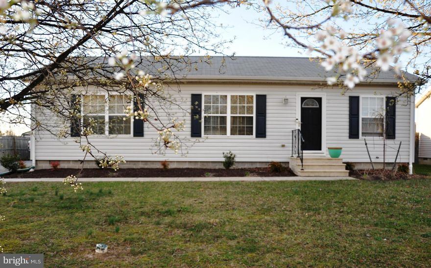 A Must See rancher in Greenridge, renovated in 2015.  New laminate flooring in living room and bedrooms. 2 car detached garage with electric, great for someone with a hobby! Fenced-in rear yard. Living room, kitchen/dining room, 3 bedrooms and 2 full baths. Shows Well! Move in ready!