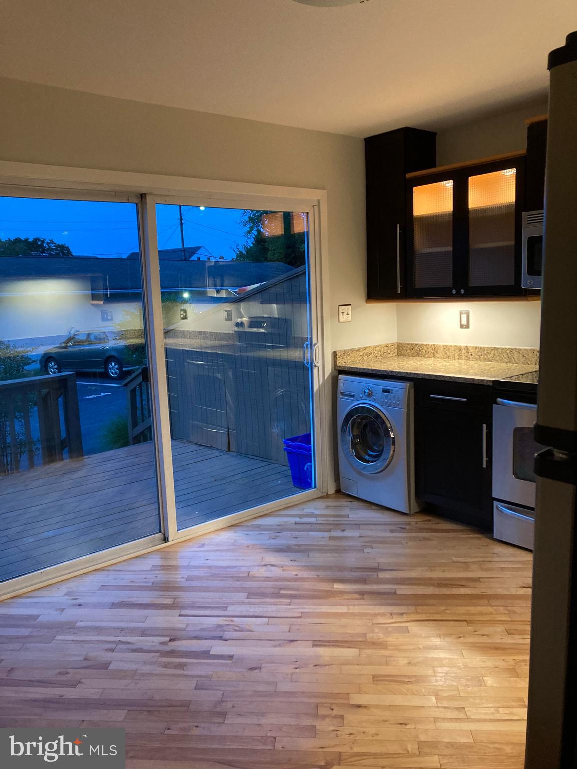 8TH STREET MEWS - Residential