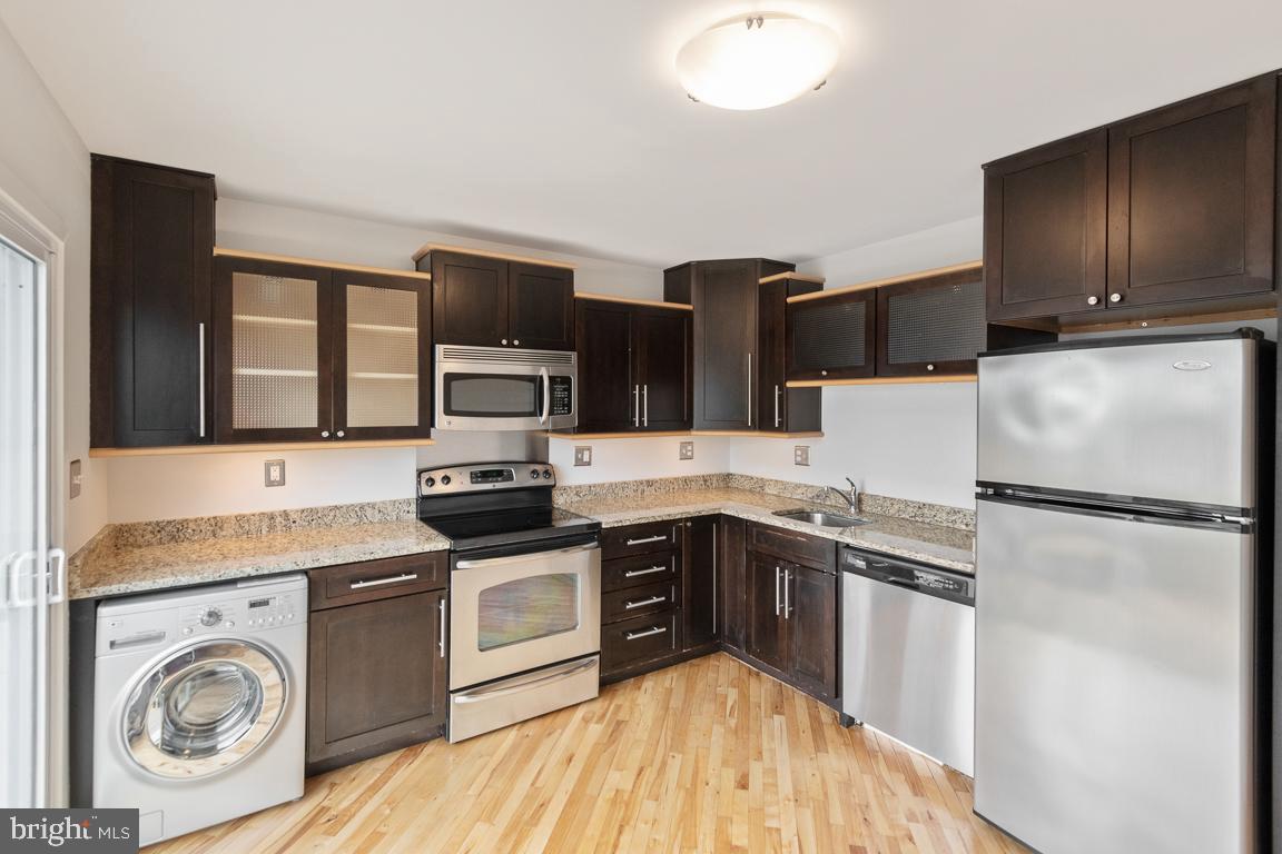 8TH STREET MEWS - Residential