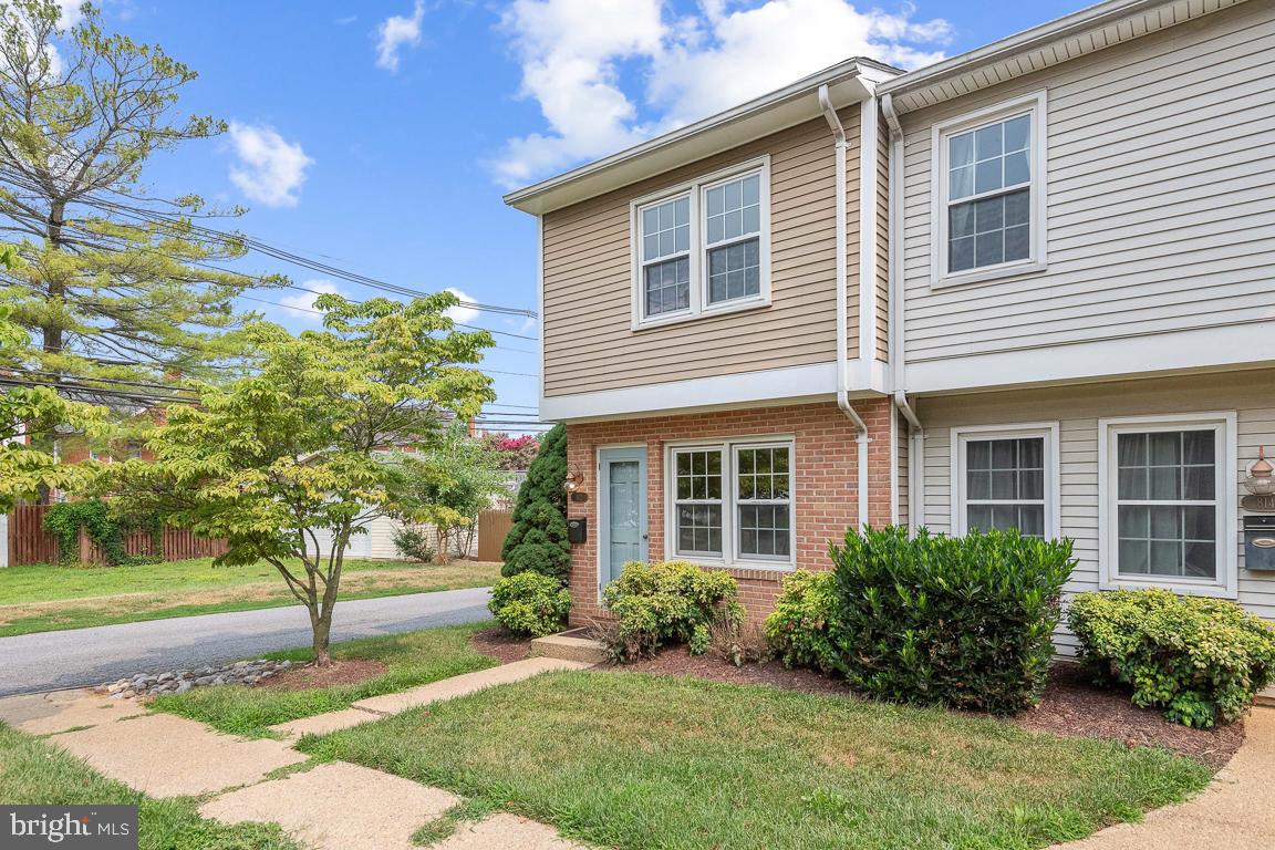 8TH STREET MEWS - Residential