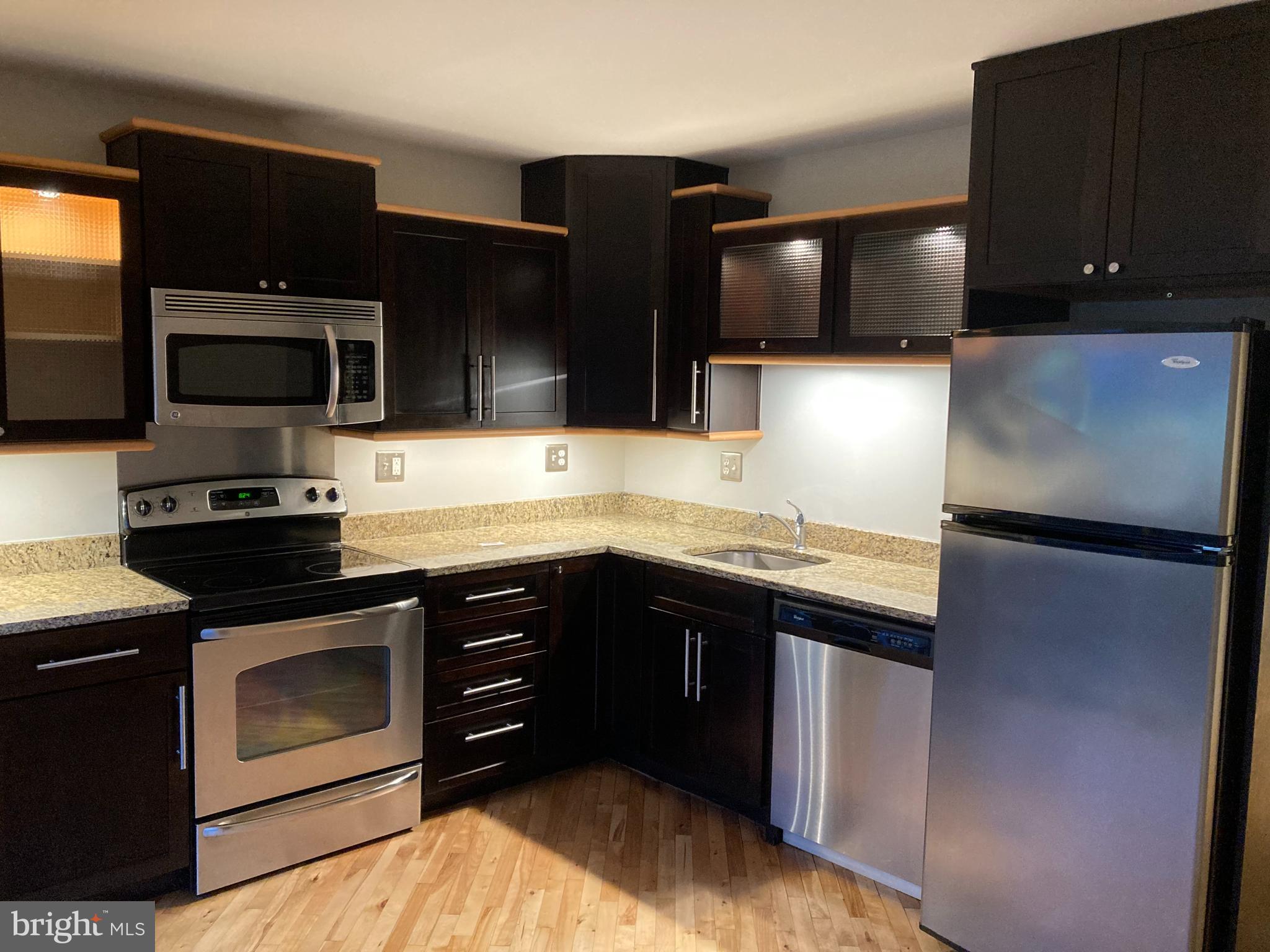 8TH STREET MEWS - Residential