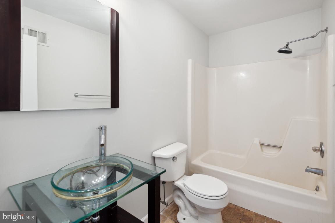 8TH STREET MEWS - Residential