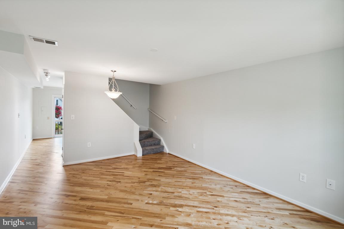 8TH STREET MEWS - Residential