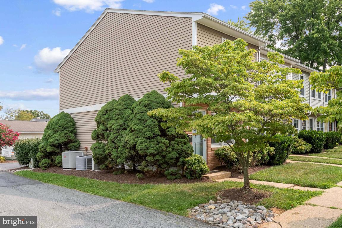 8TH STREET MEWS - Residential