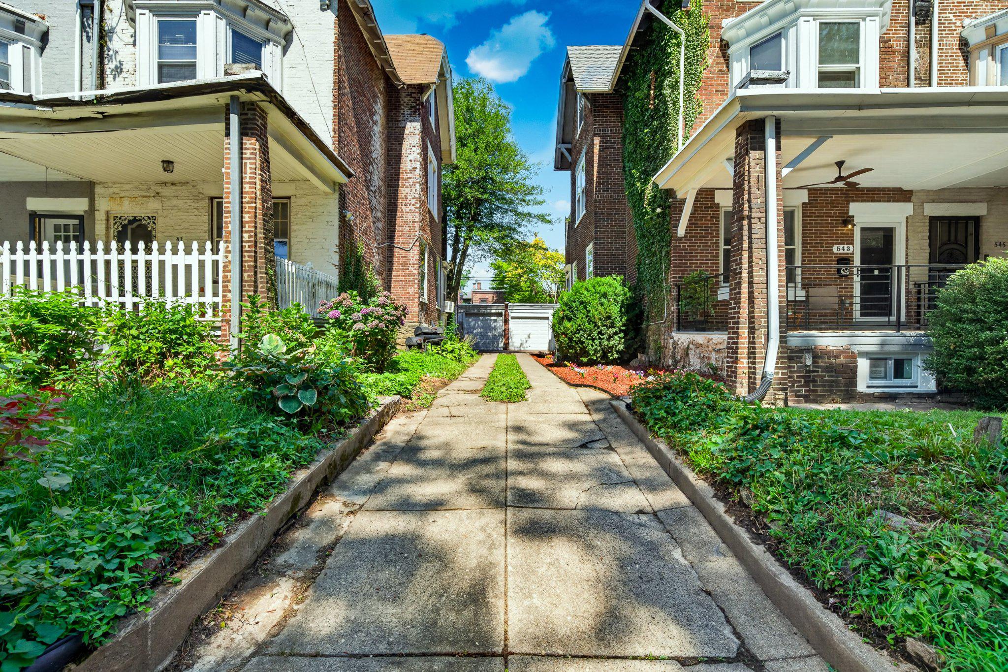 543 E LOCUST AVENUE