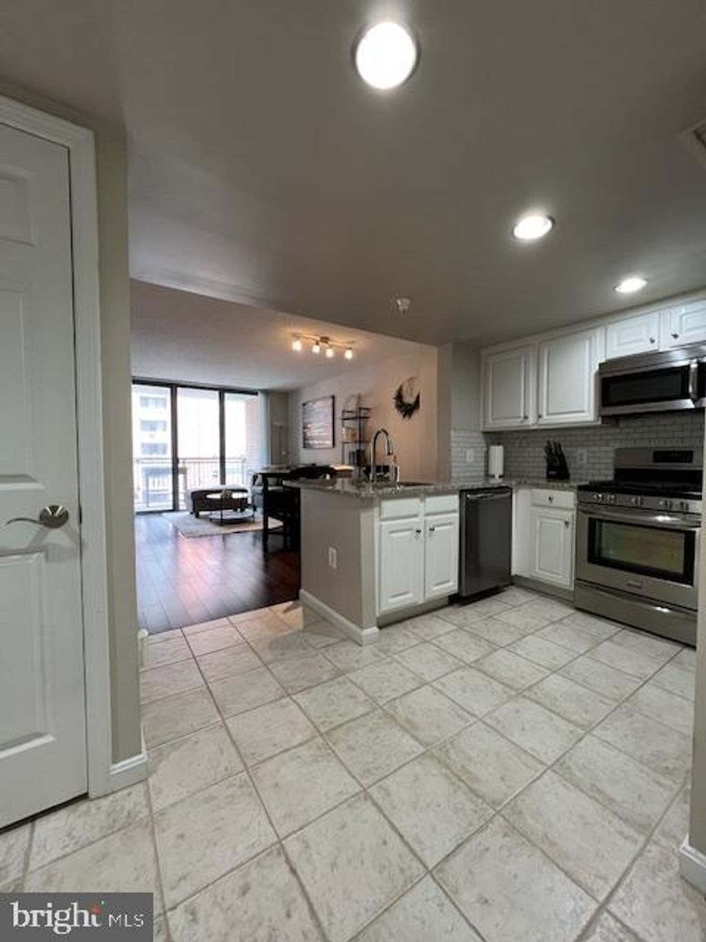 Photo of 11710 Old Georgetown Road #820, NORTH BETHESDA, MD 20852 (MLS # MDMC2210832)