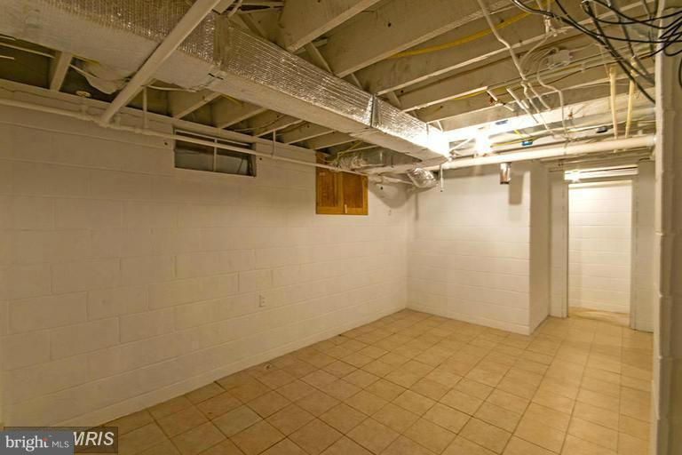 TOM HALL PLACE - Residential Lease