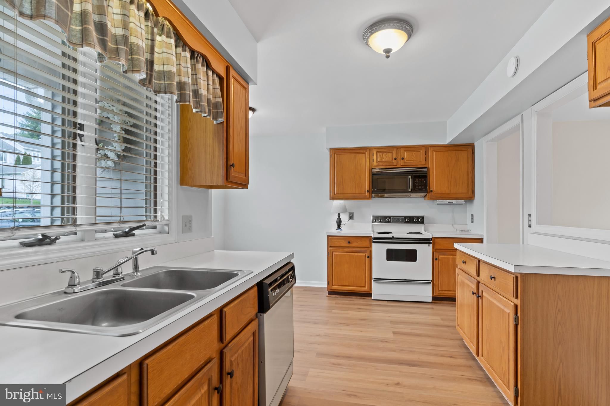 BEACON HILL VILLAGE - Residential