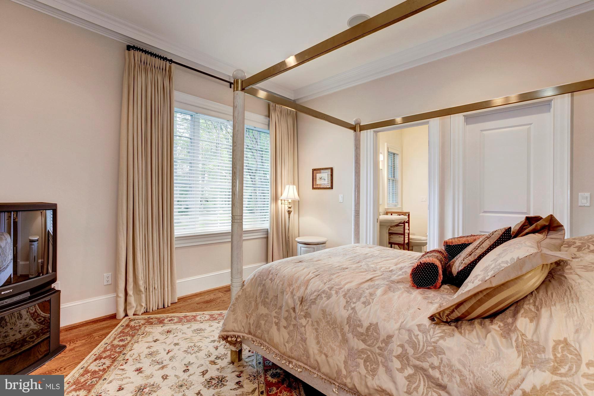 POTOMAC OUTSIDE - Residential