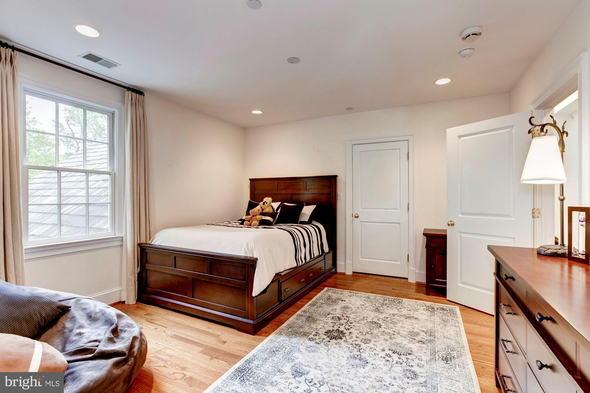 POTOMAC OUTSIDE - Residential