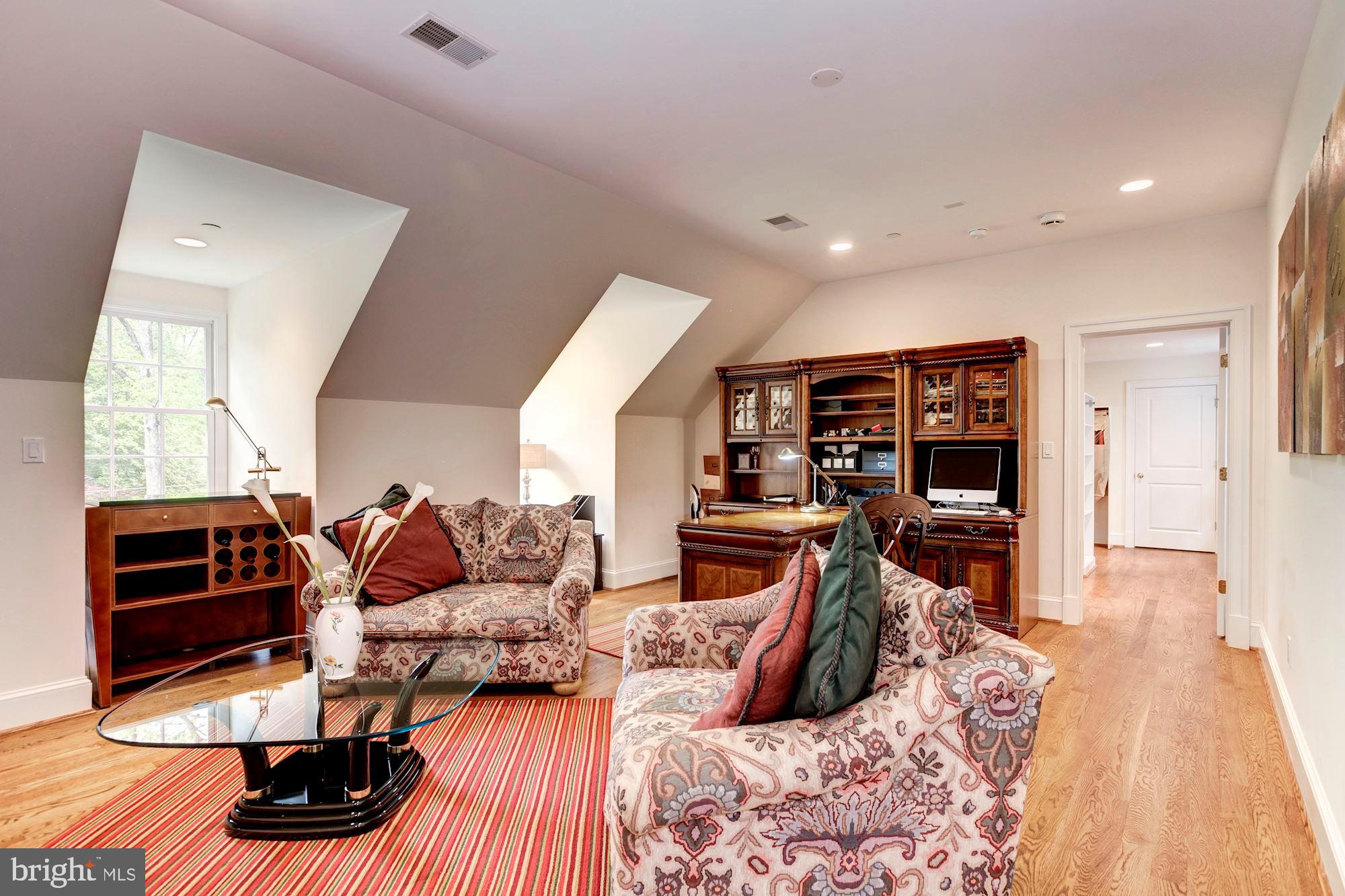 POTOMAC OUTSIDE - Residential