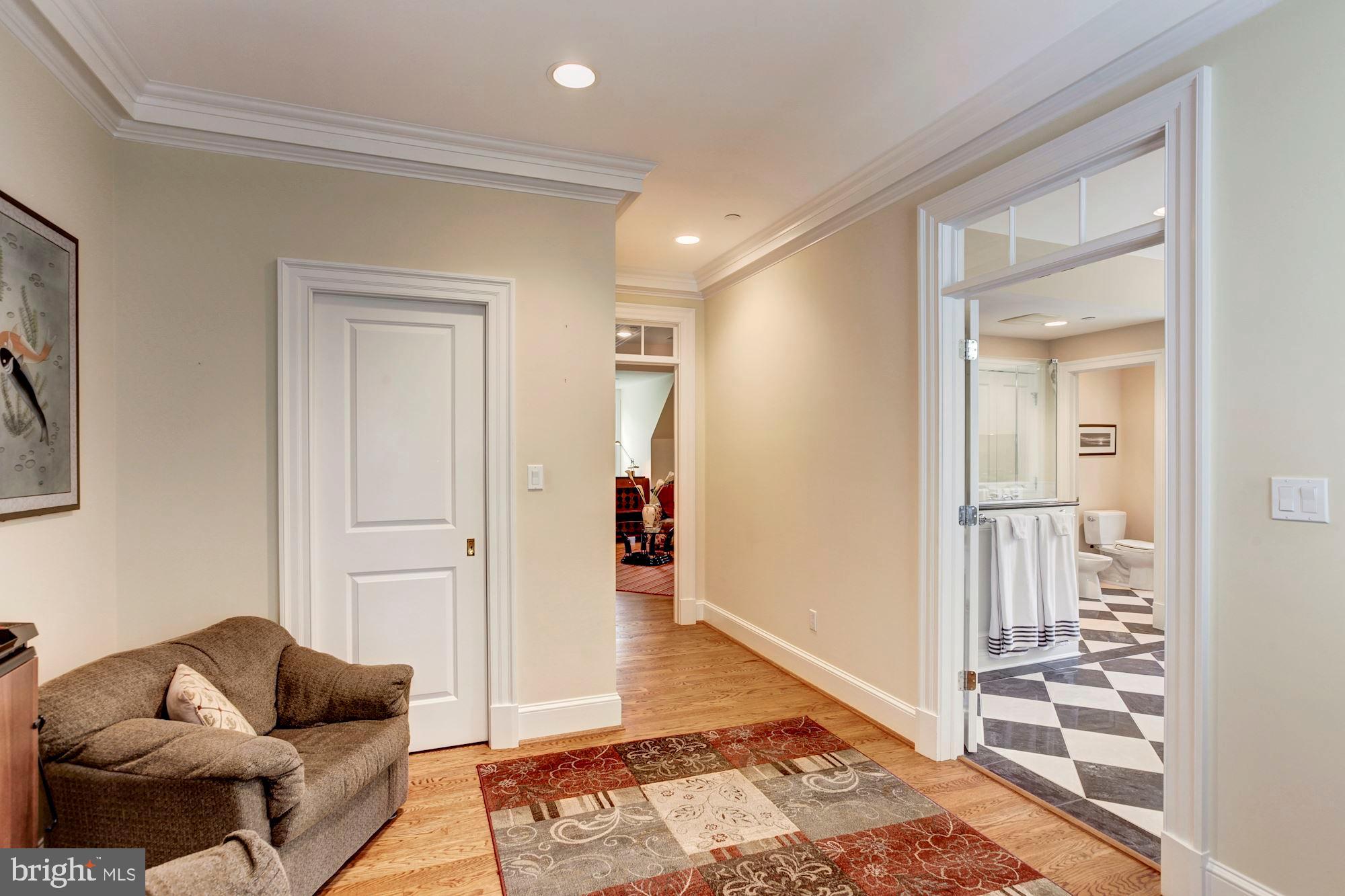 POTOMAC OUTSIDE - Residential