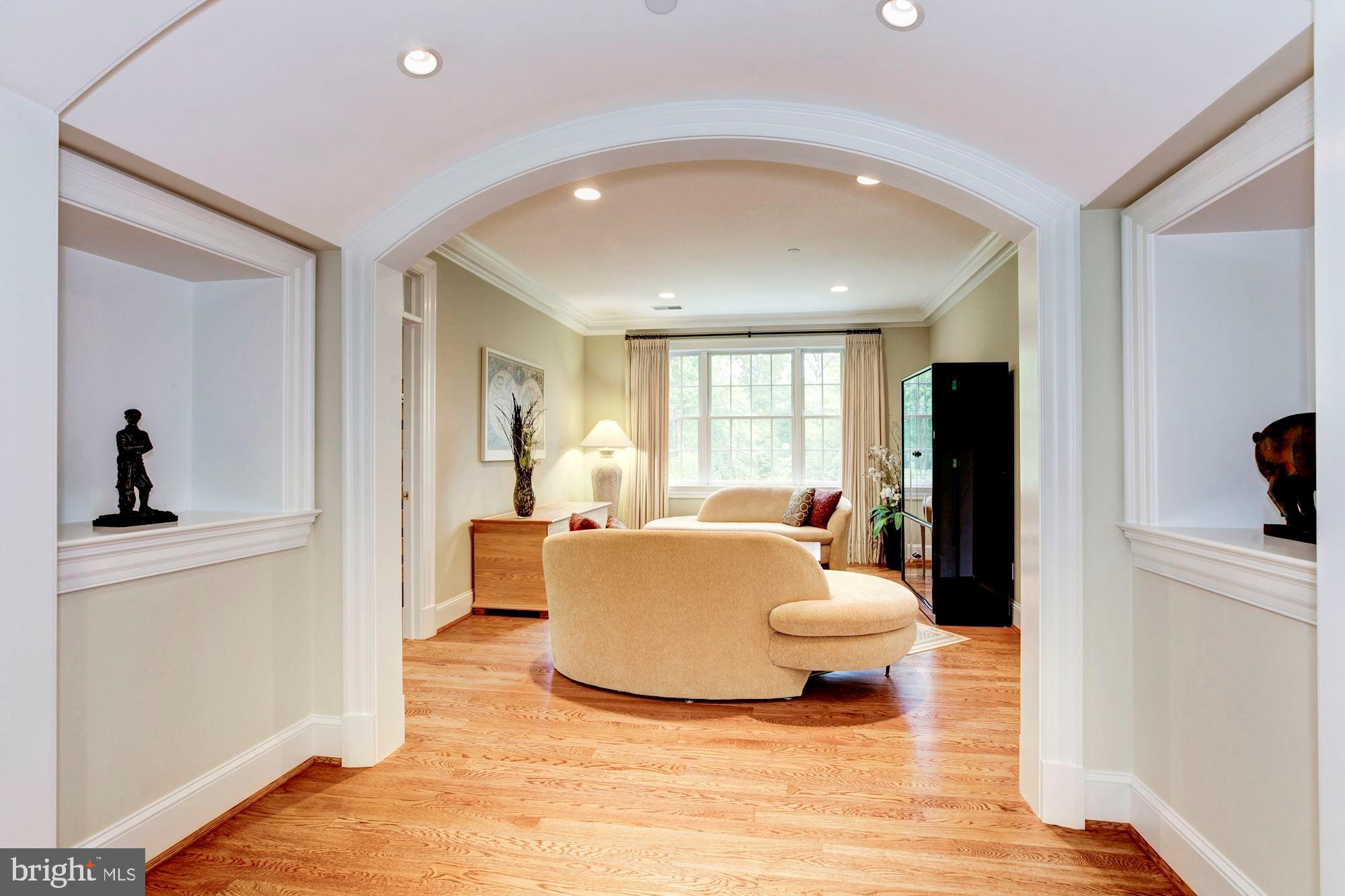 POTOMAC OUTSIDE - Residential