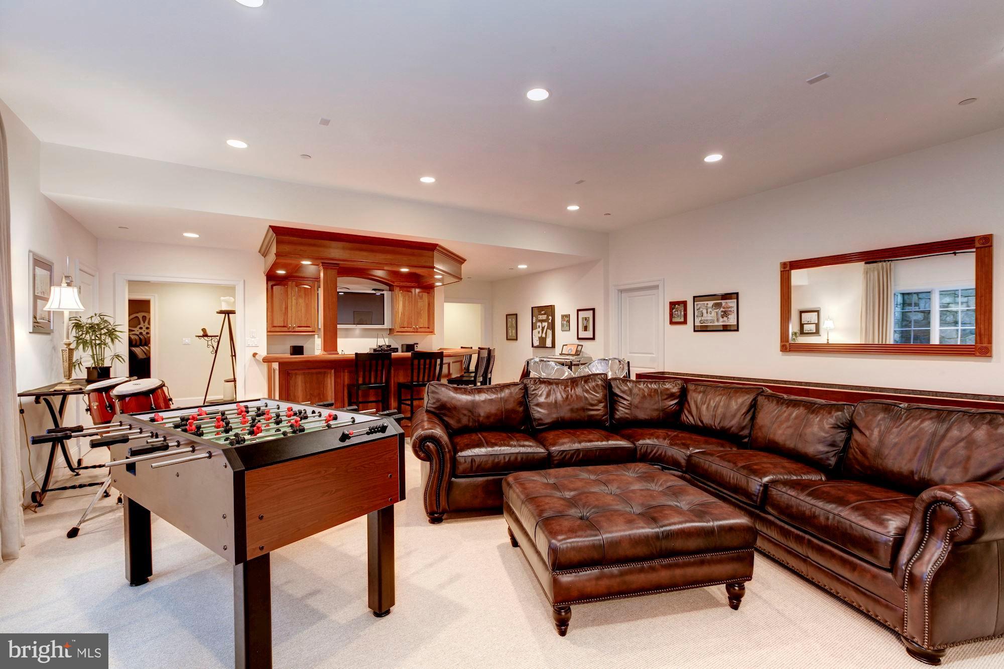 POTOMAC OUTSIDE - Residential