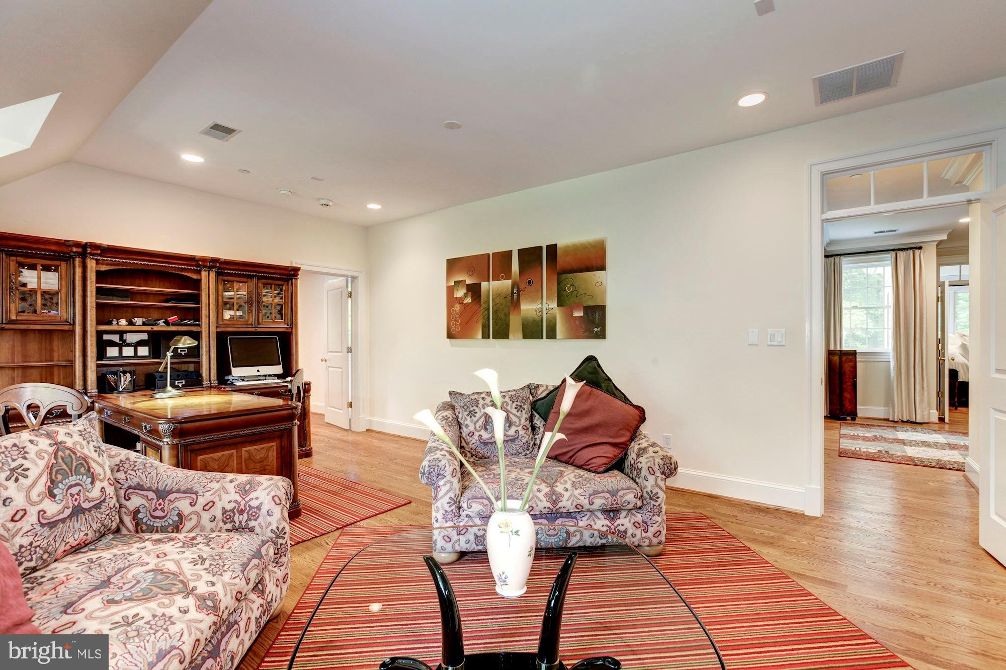 POTOMAC OUTSIDE - Residential