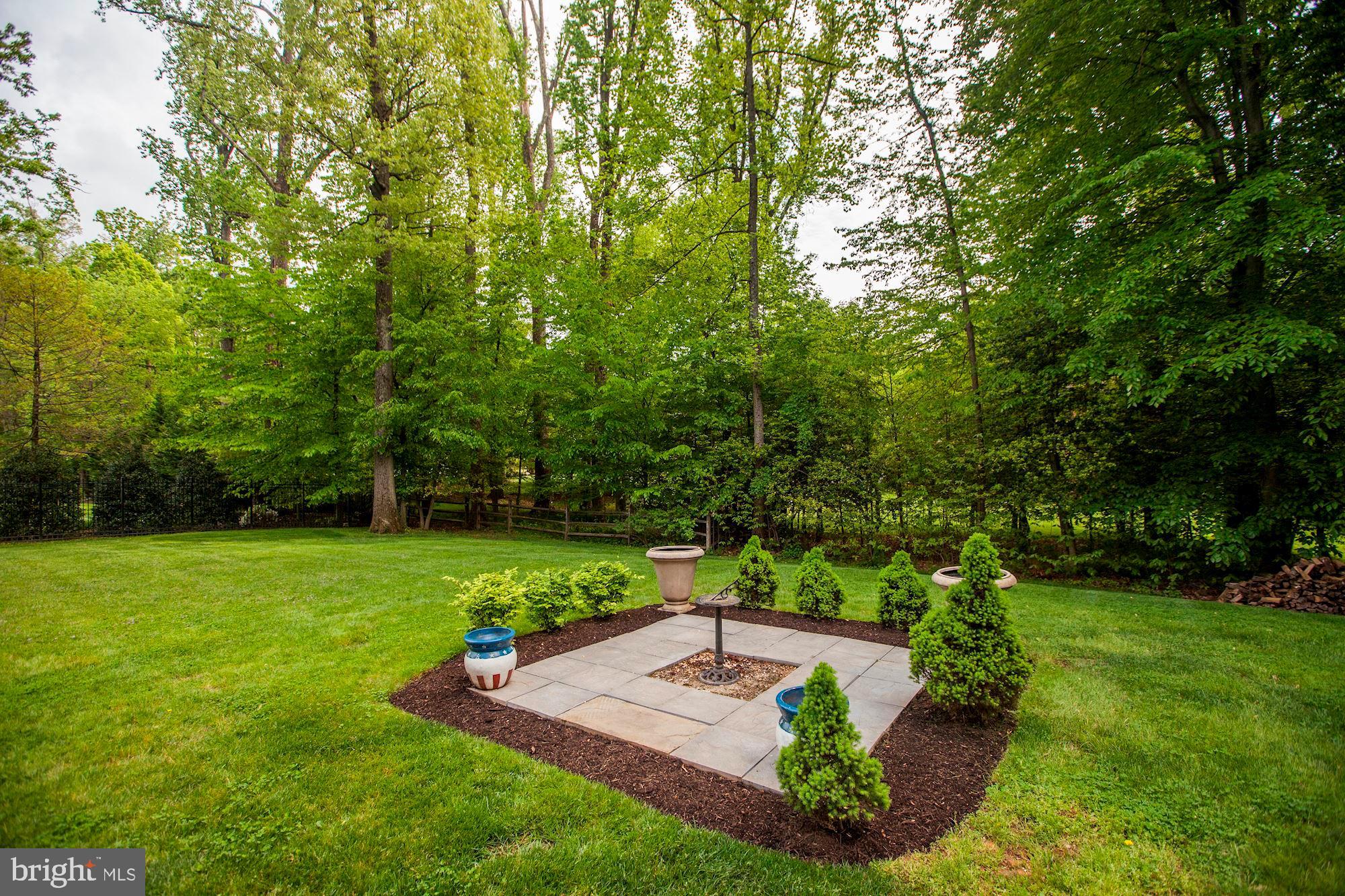 POTOMAC OUTSIDE - Residential