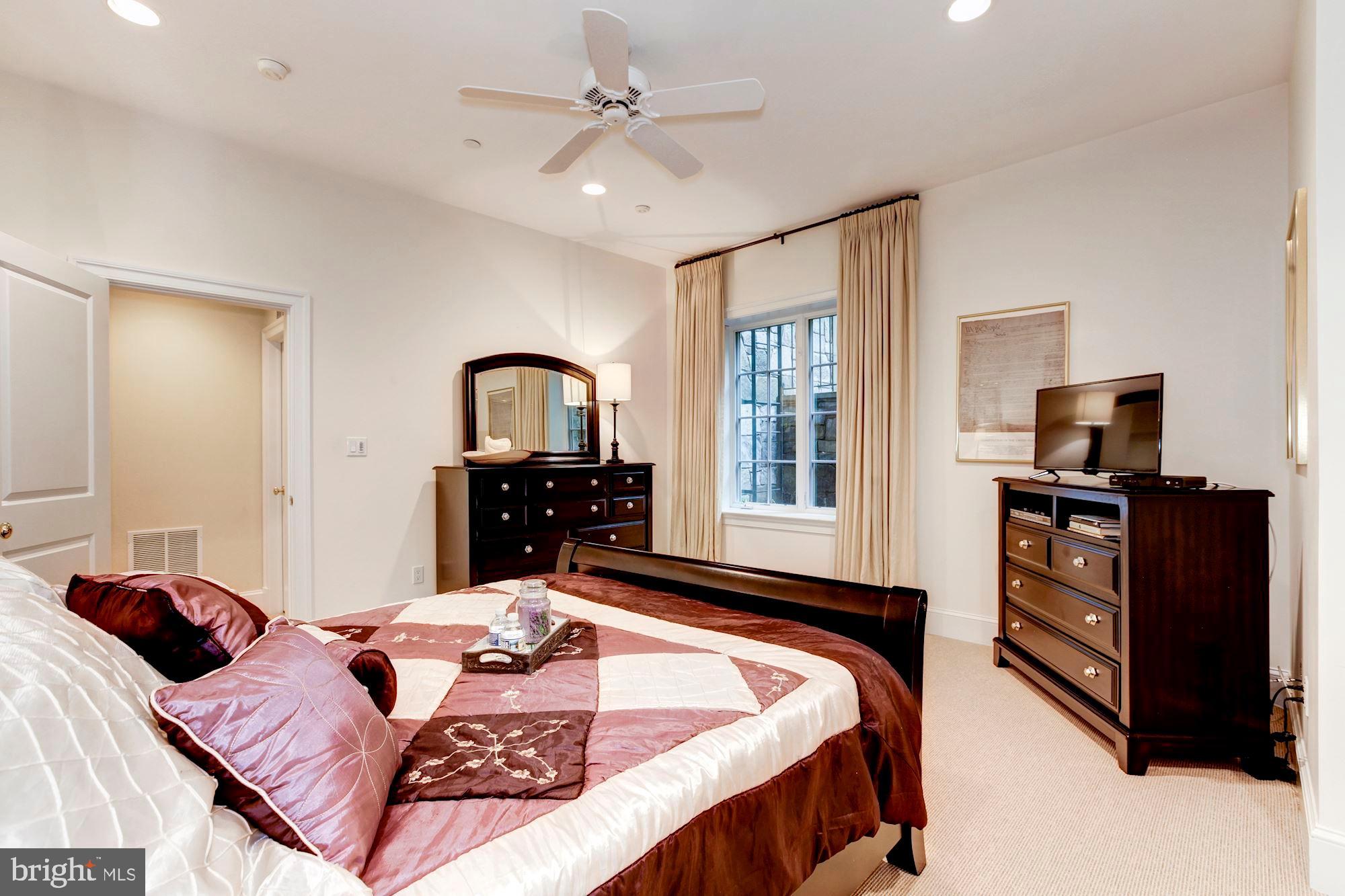 POTOMAC OUTSIDE - Residential