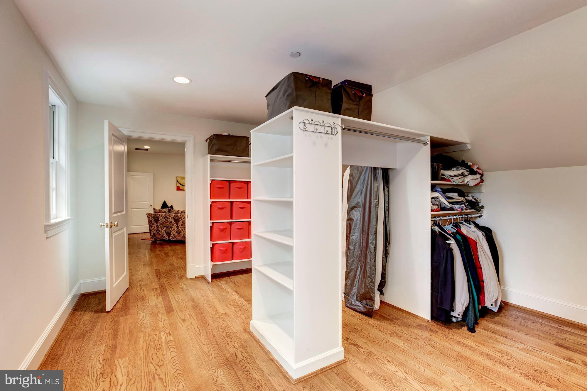 POTOMAC OUTSIDE - Residential