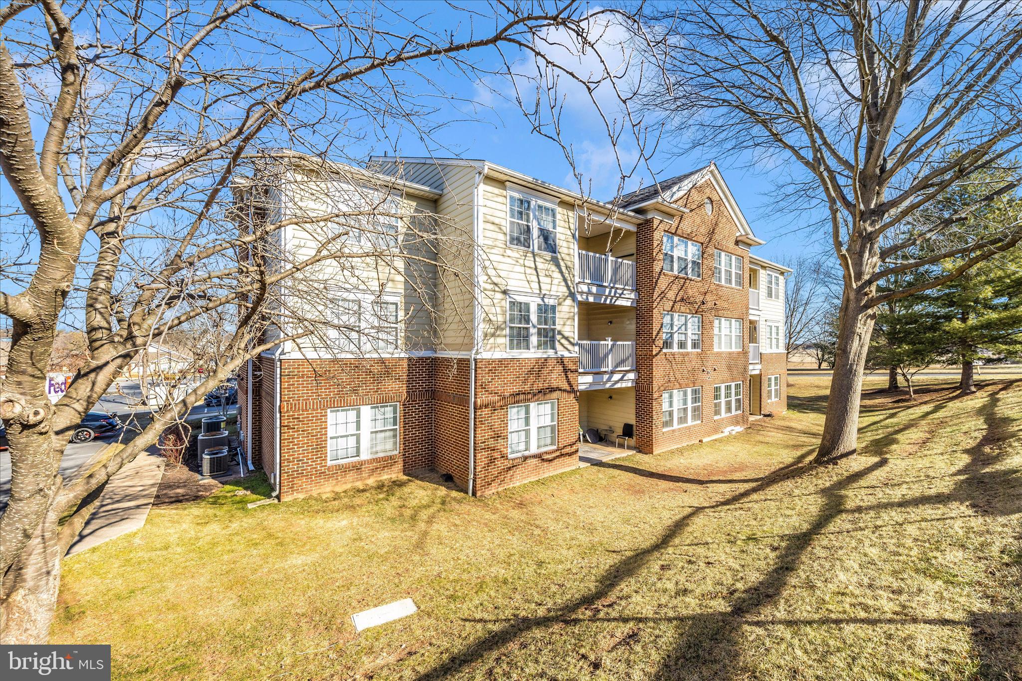 LAKETREE - Residential